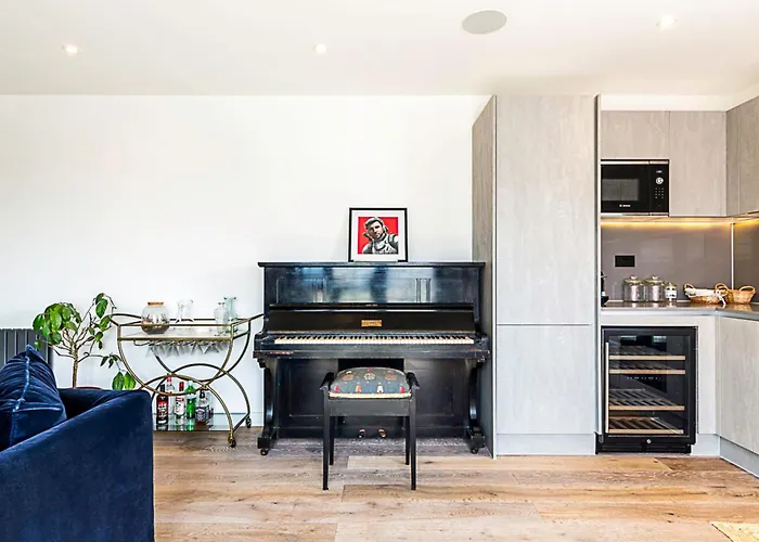 City View Spacious 2 Bedroom Penthouse